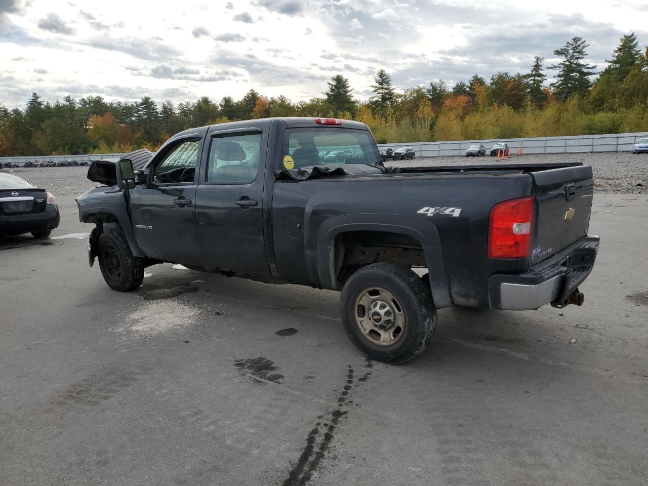 2013 Chevrolet Silverado K2500 Heavy Duty - Image 2