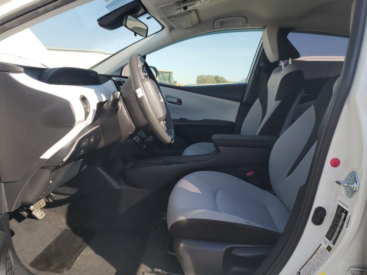2019 Toyota Prius - Image 7