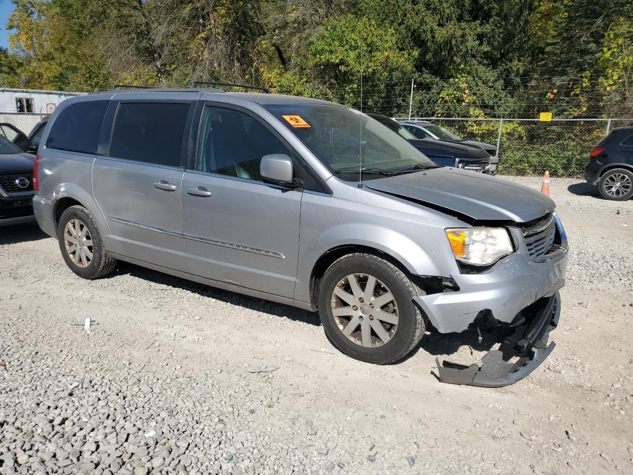 2013 Chrysler Town & Country Touring - Image 4