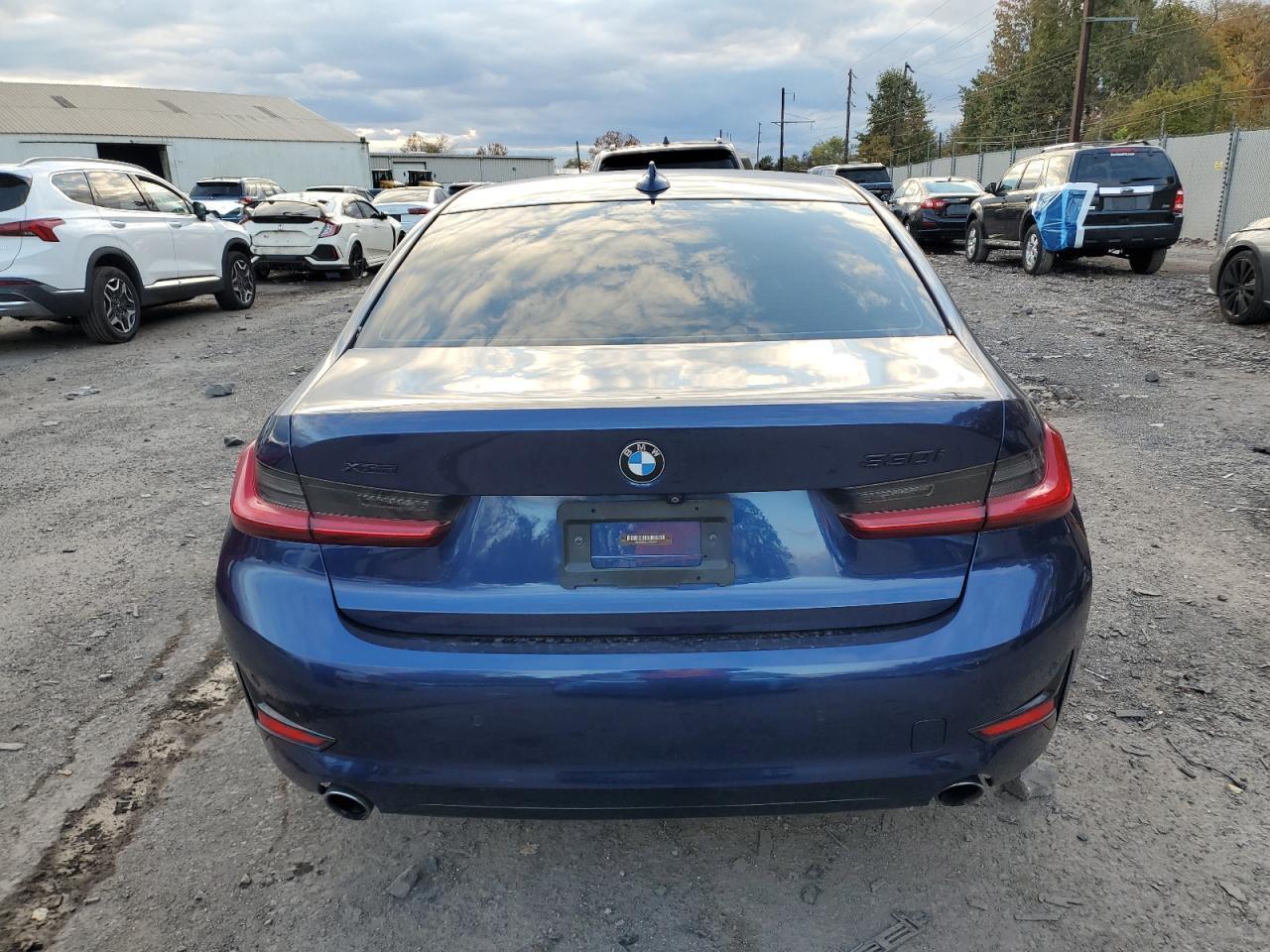 2020 BMW 330Xi - Фото 6