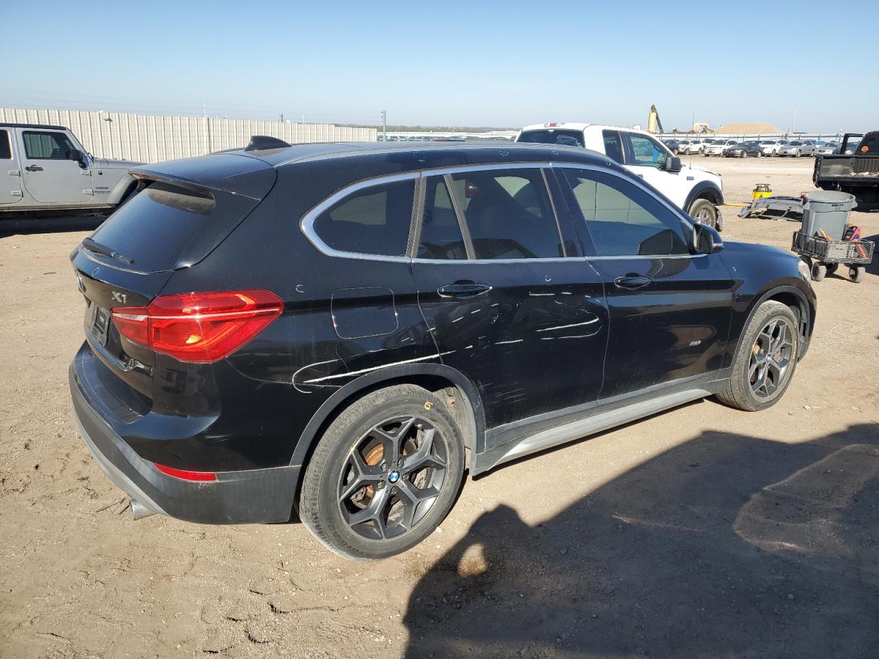 2016 BMW X1 xDrive28I - Фото 3