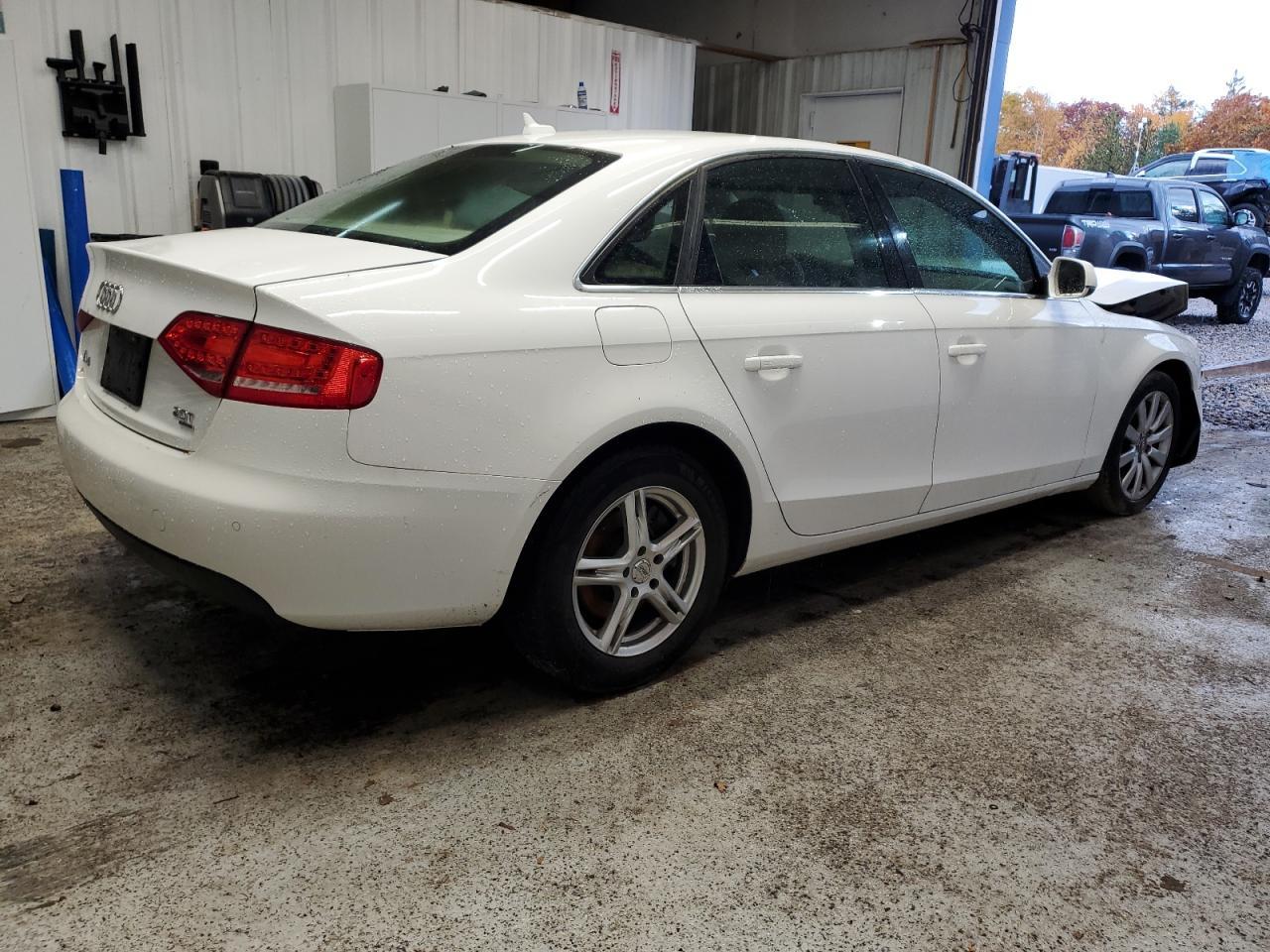 2010 Audi A4 Premium Plus - Фото 3