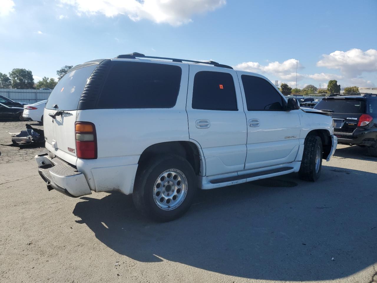2003 GMC Yukon Denali - Фото 3