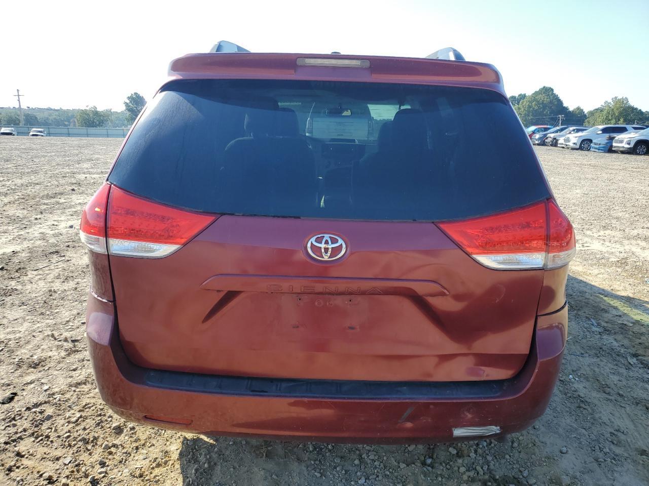 2014 Toyota Sienna Le - Фото 6