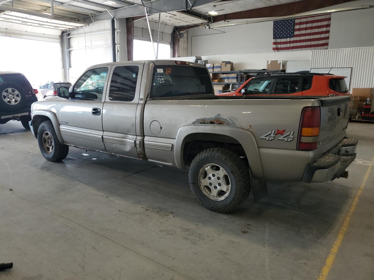 2000 Chevrolet Silverado K1500 - Image 2