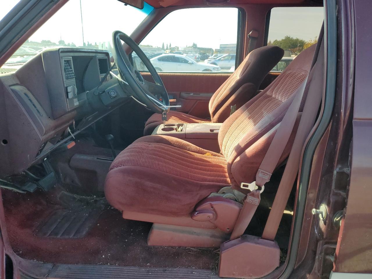 1992 Chevrolet Suburban K2500 - Image 7