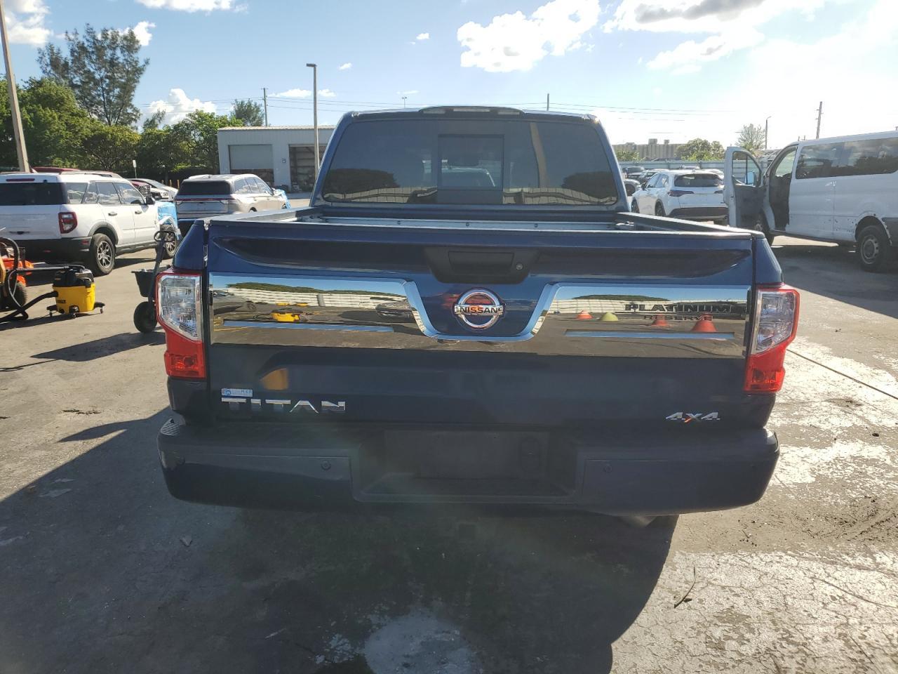 2017 Nissan Titan Sv - Image 6