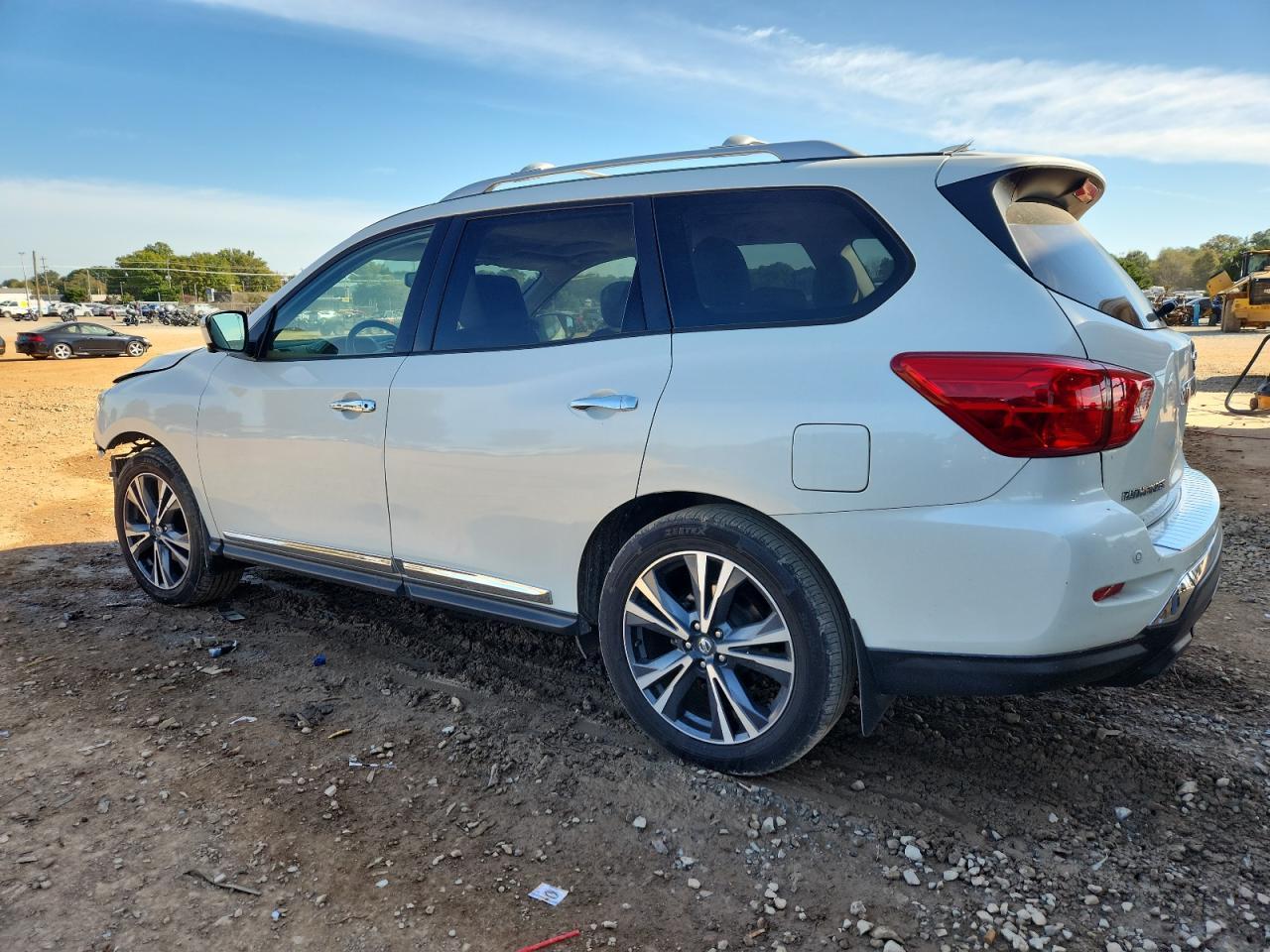 2019 Nissan Pathfinder S - Image 2