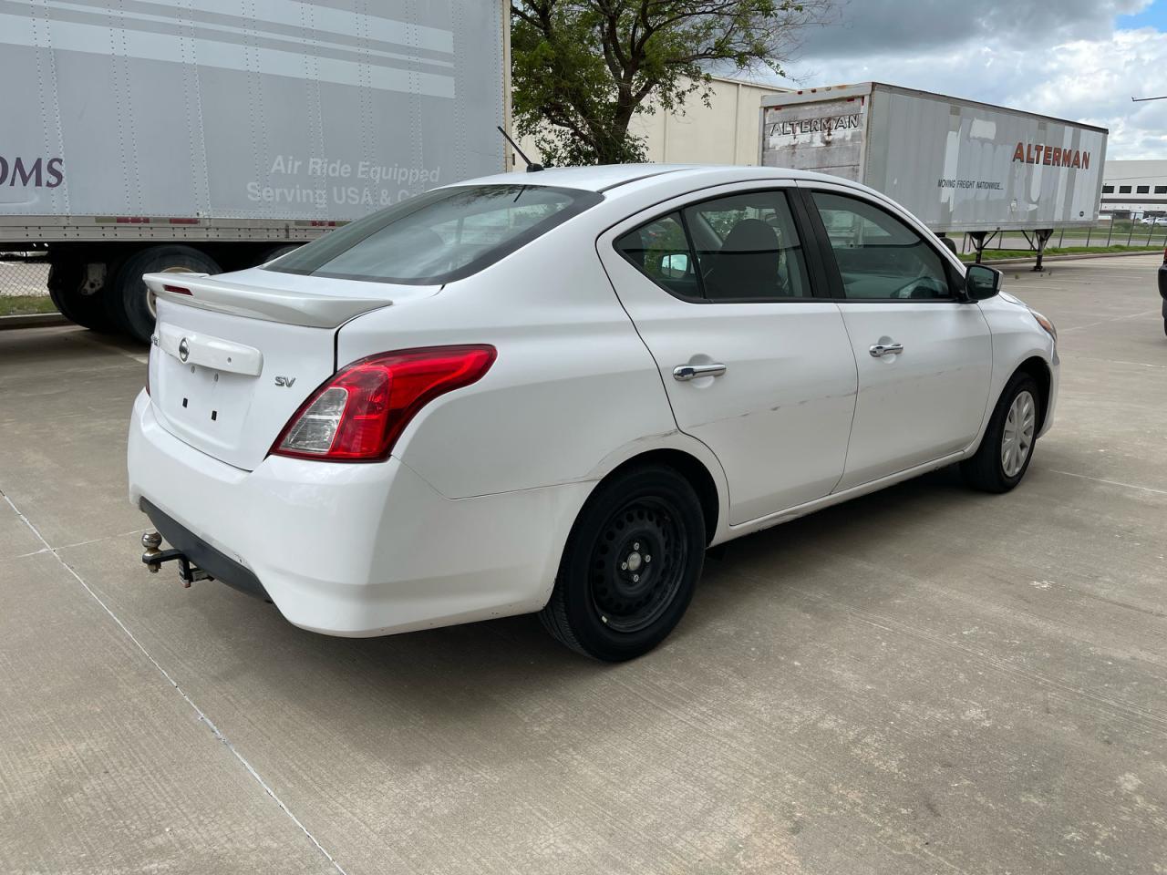 2019 Nissan Versa S - Фото 4