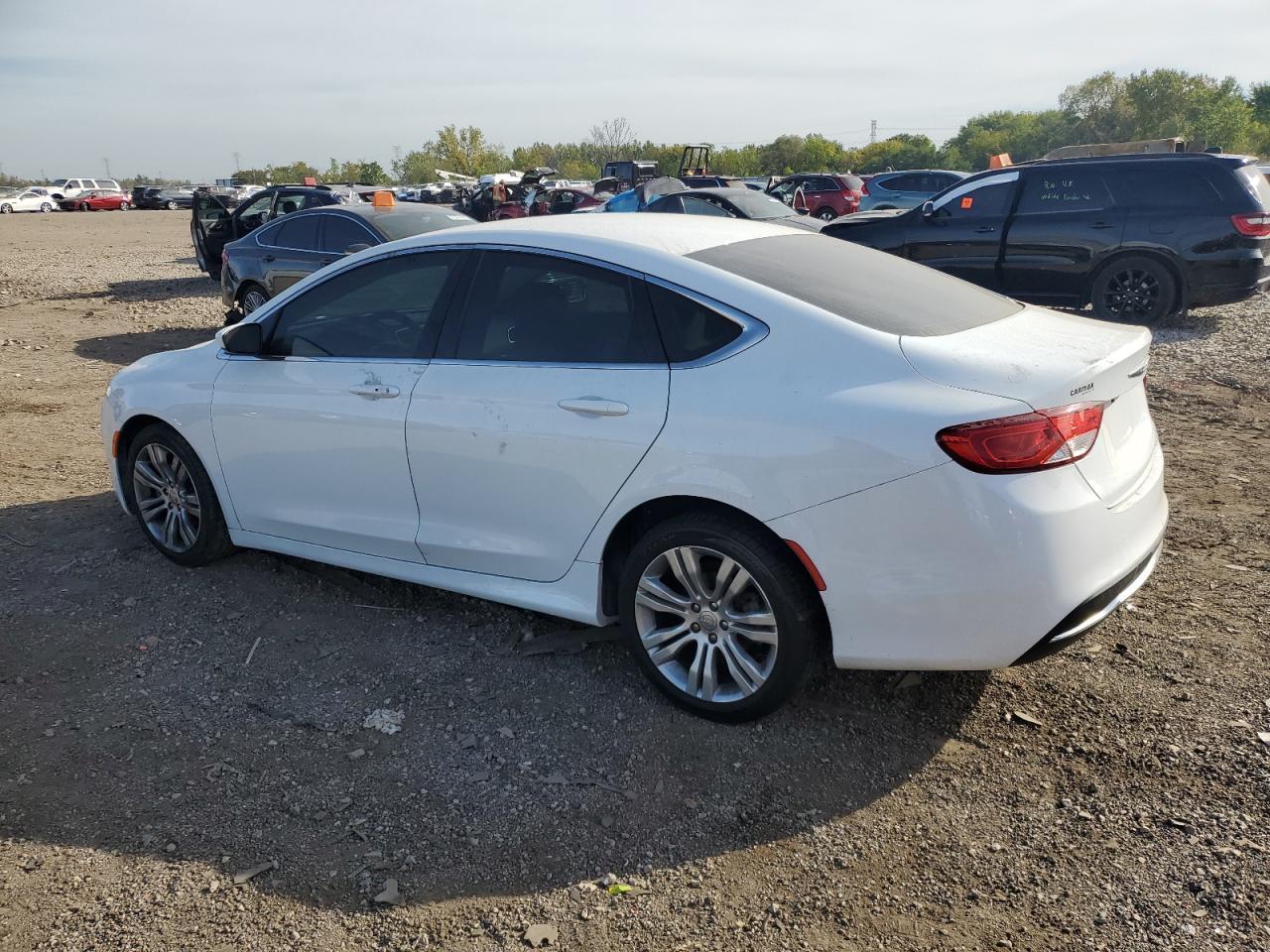 2015 Chrysler 200 Limited - Фото 2