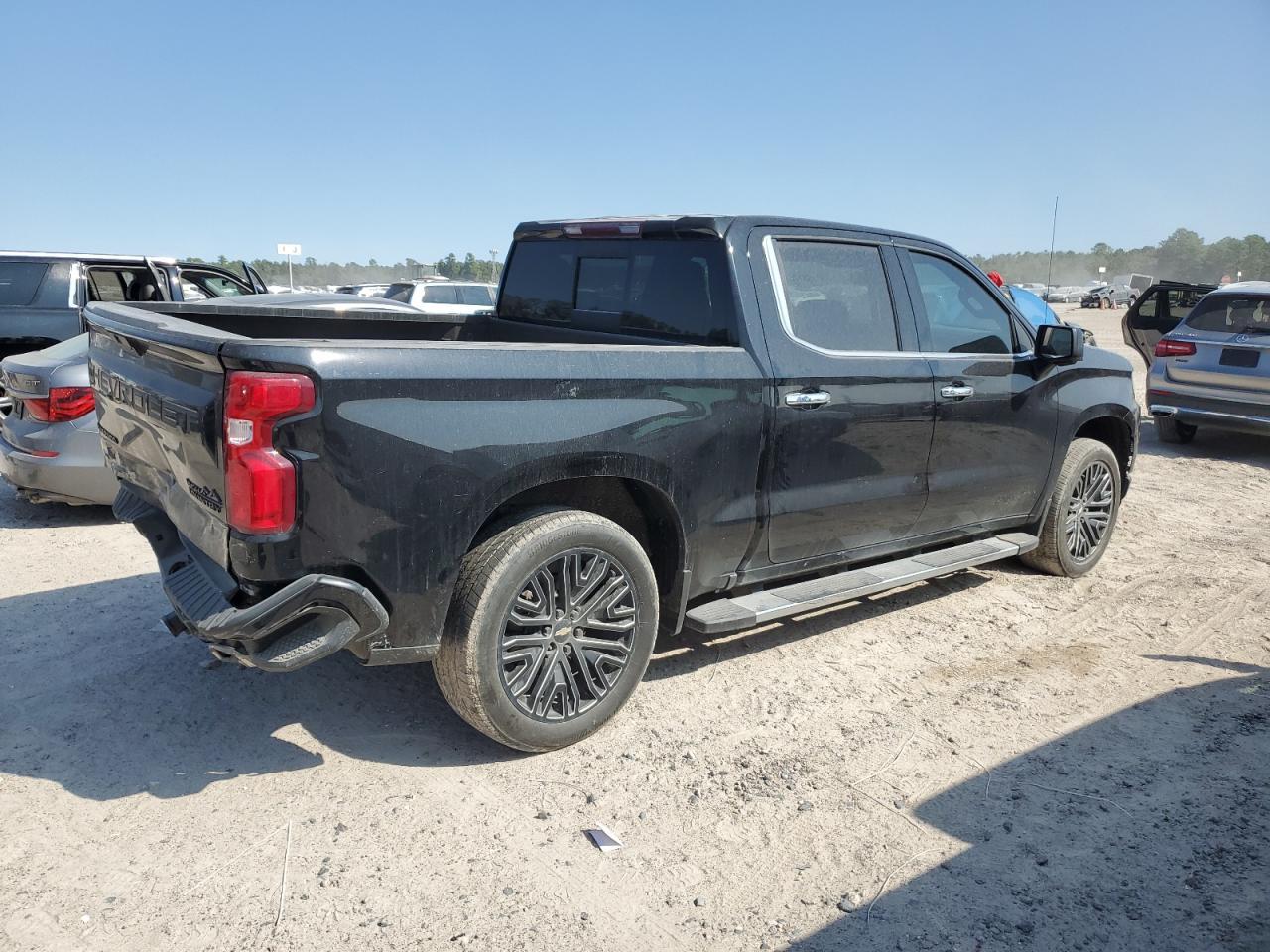 2022 Chevrolet Silverado Ltd C1500 High Country - Фото 3