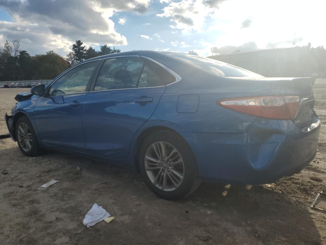 2017 Toyota Camry Le - Фото 2