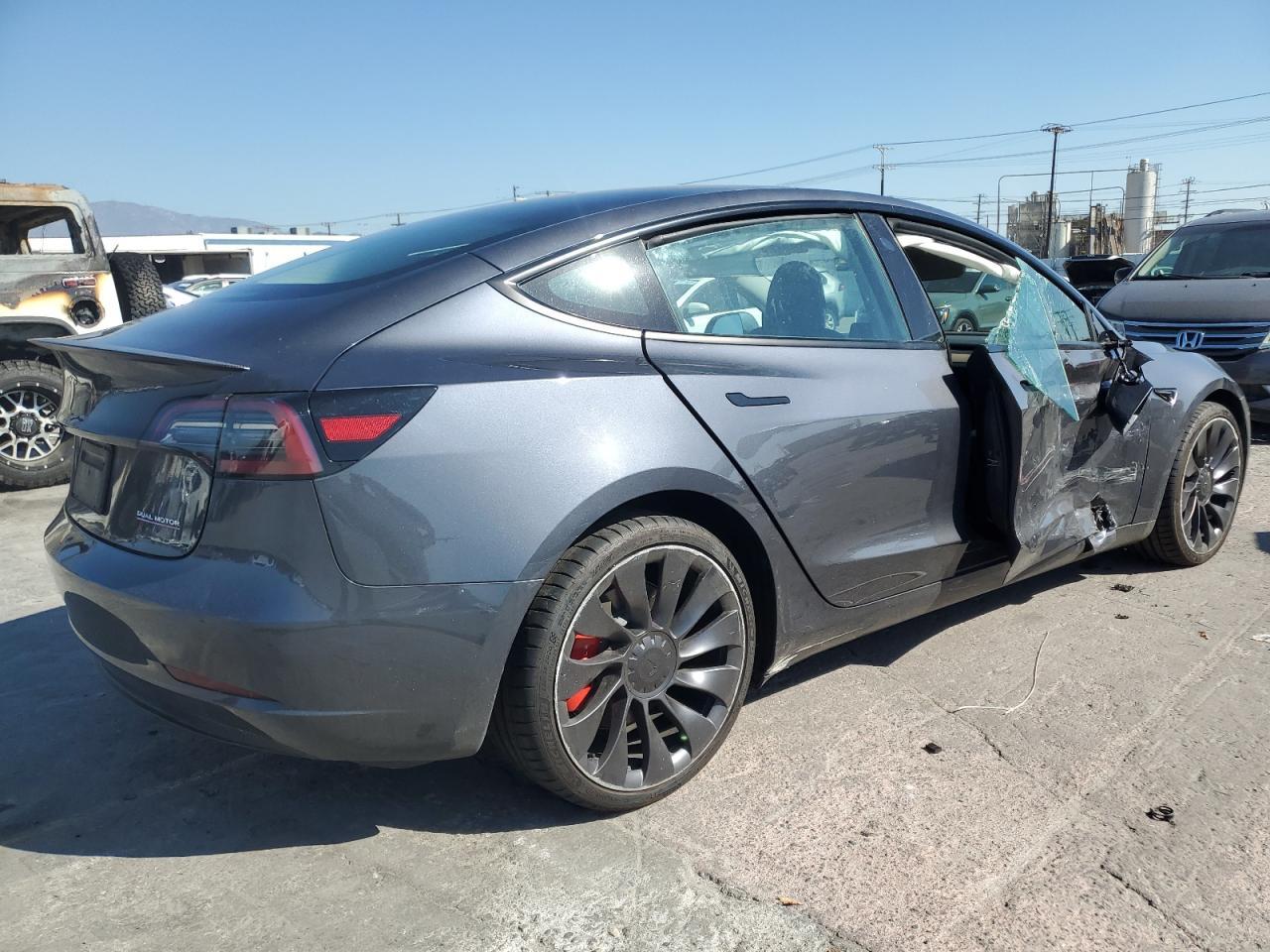 2023 Tesla Model 3 - Фото 3