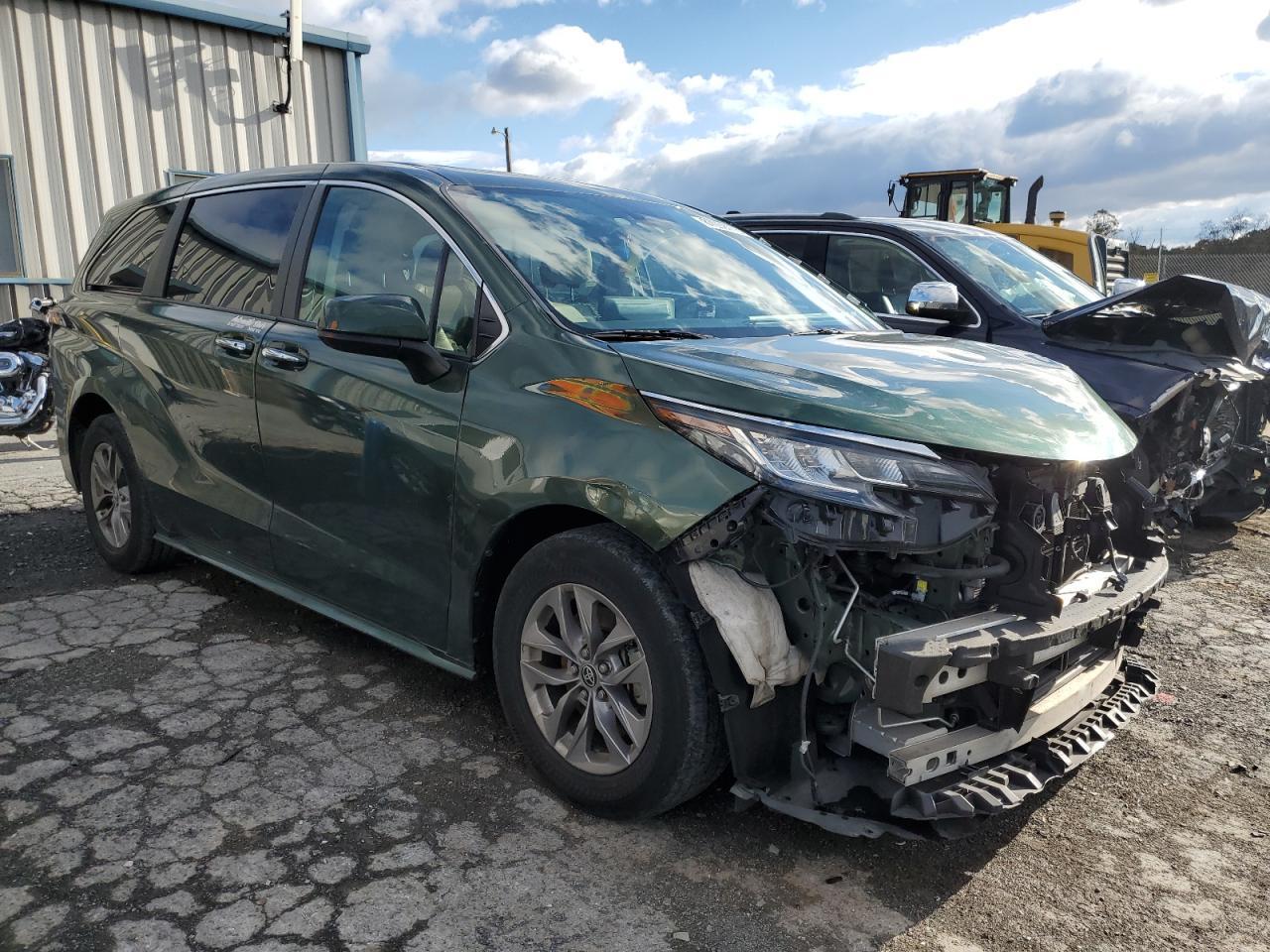2022 Toyota Sienna Xle - Фото 4
