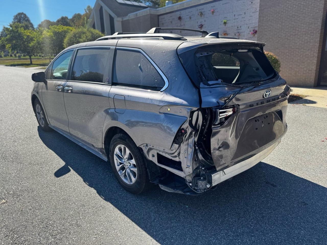 2021 Toyota Sienna Xle - Фото 3