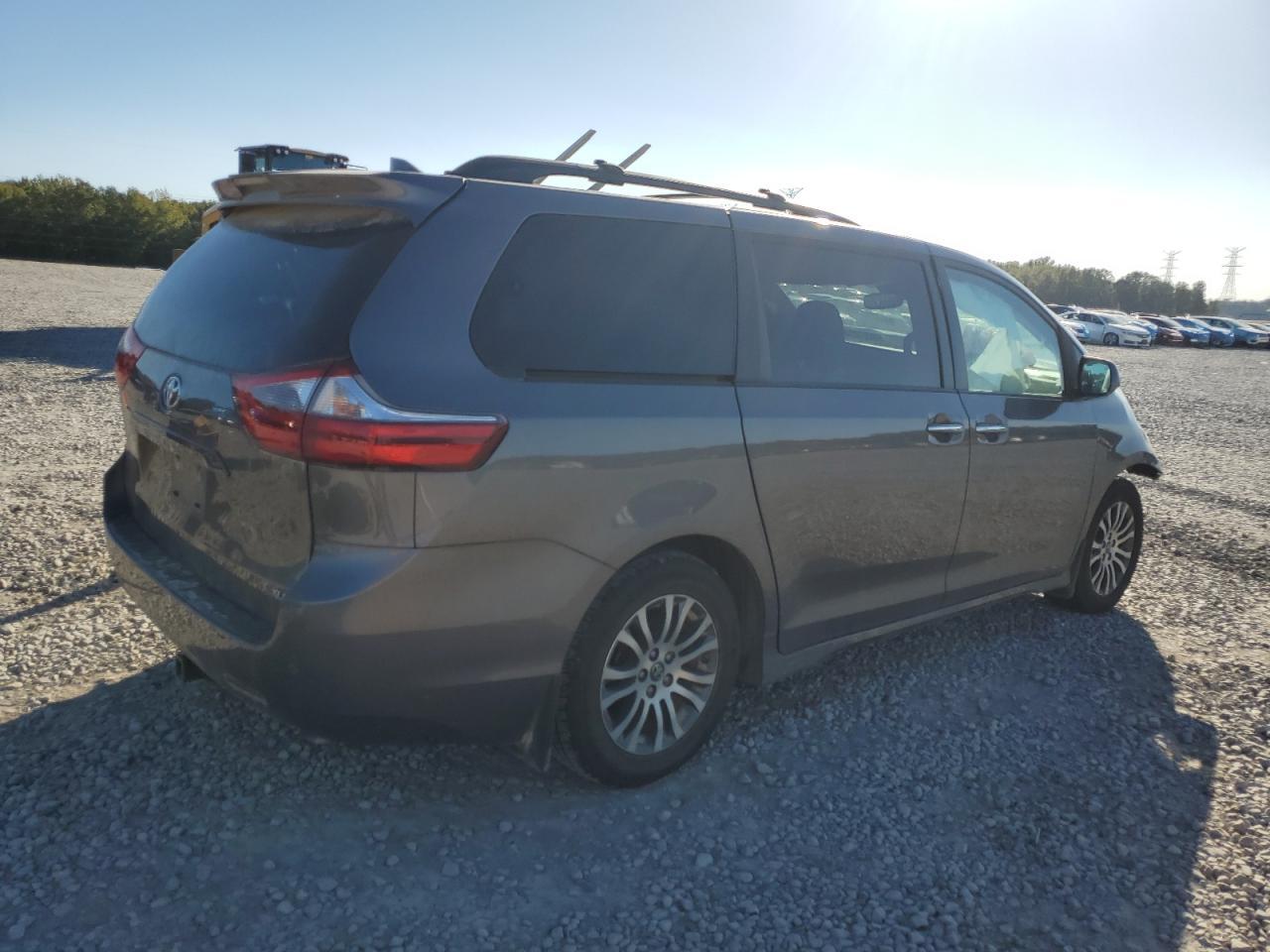 2020 Toyota Sienna Xle - Фото 3