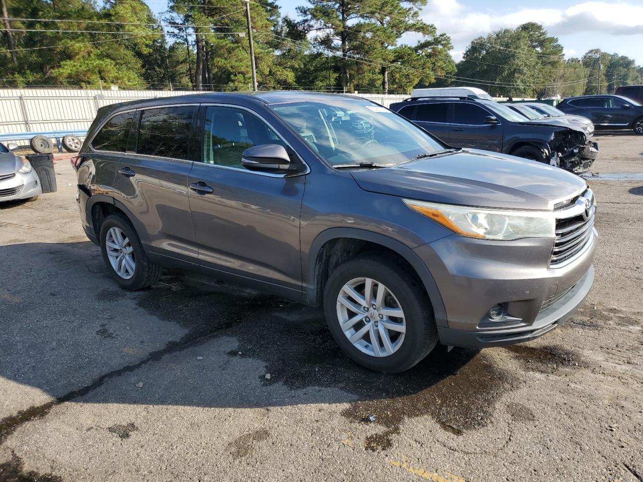 2015 Toyota Highlander Le - Image 4