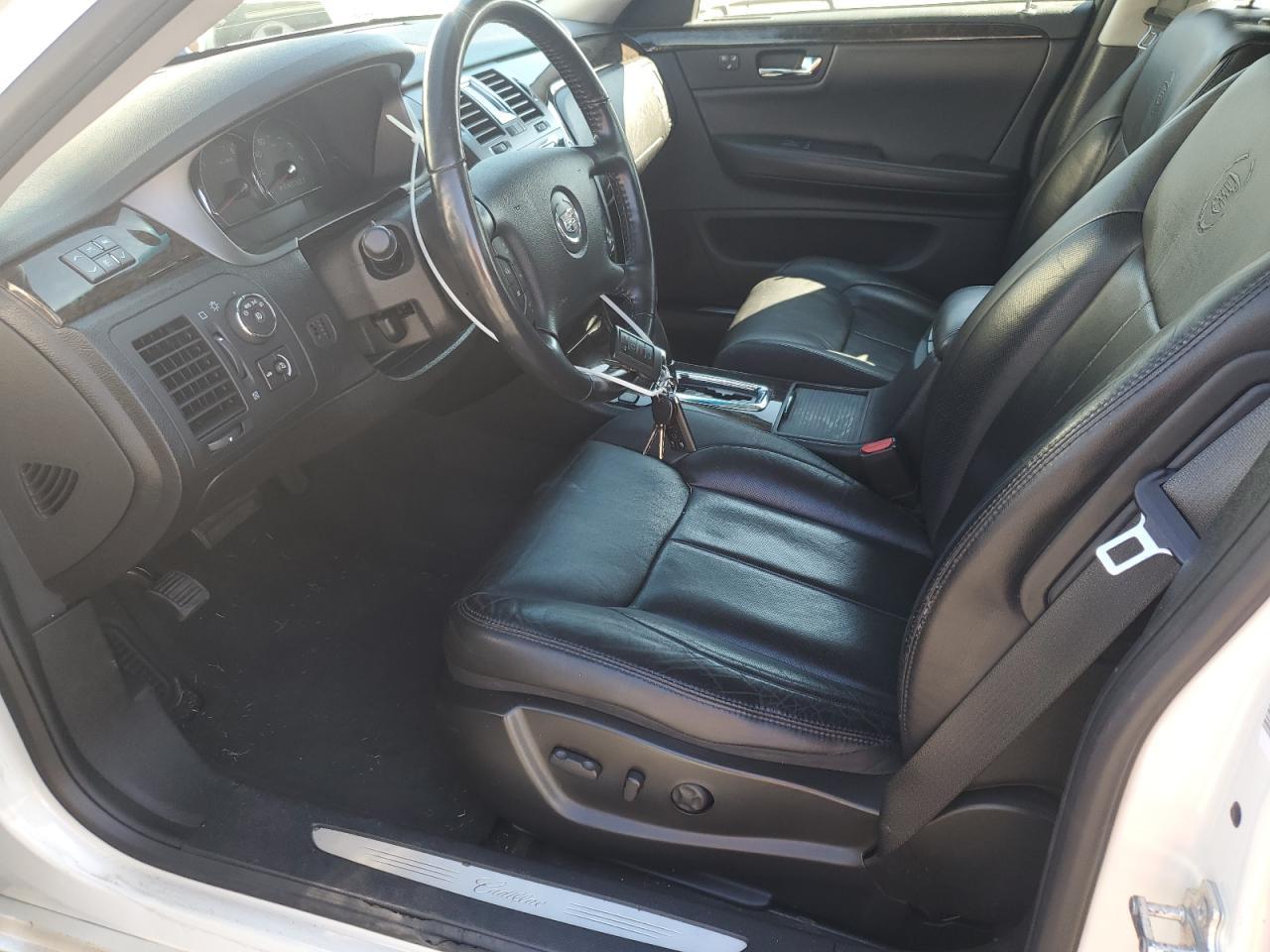 2011 Cadillac Dts Luxury Collection - Image 7