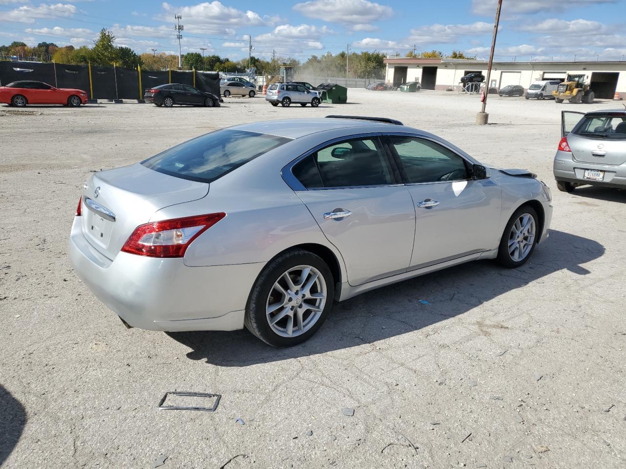 2010 Nissan Maxima S - Фото 3