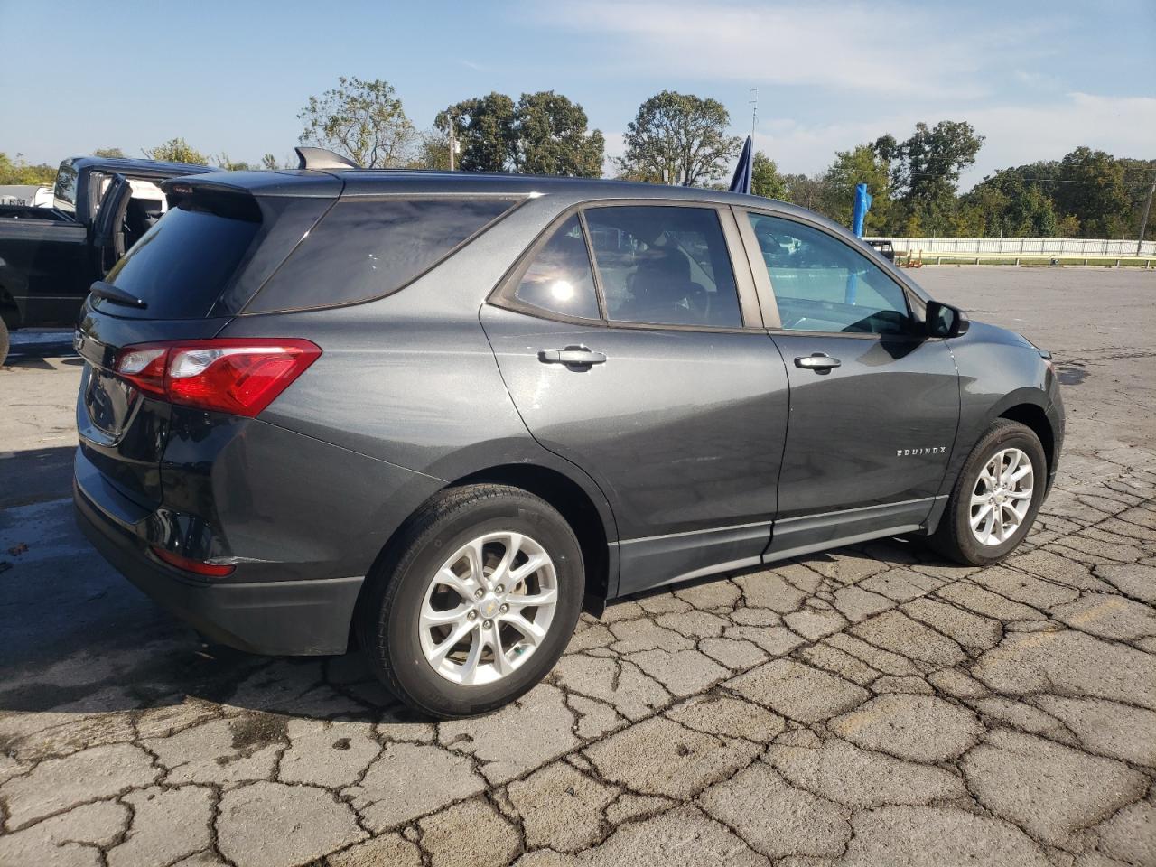 2020 Chevrolet Equinox Ls - Image 3