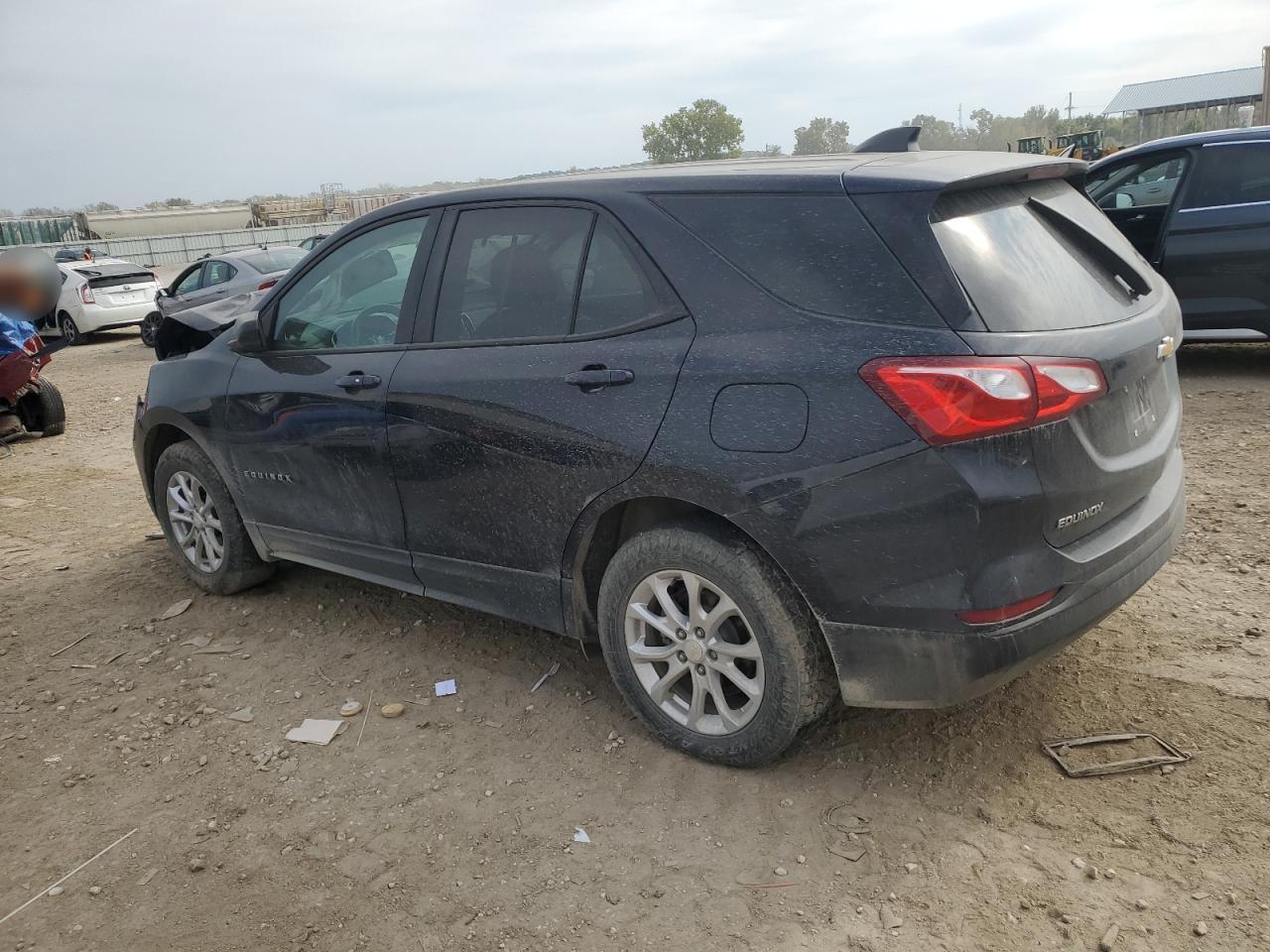 2020 Chevrolet Equinox Ls - Фото 2