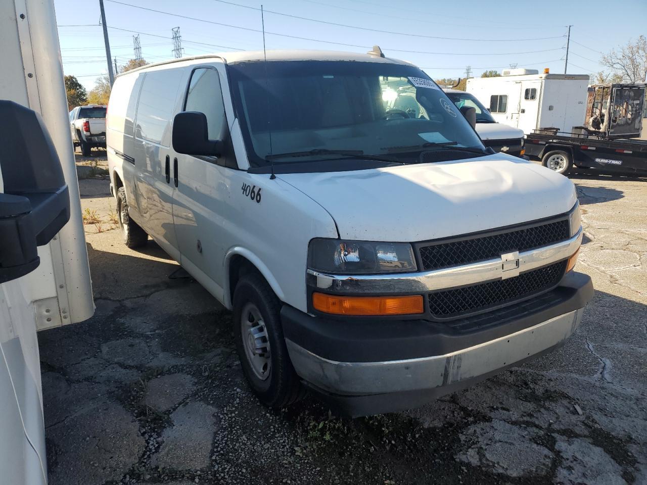 2018 Chevrolet Express G2500 - Фото 4