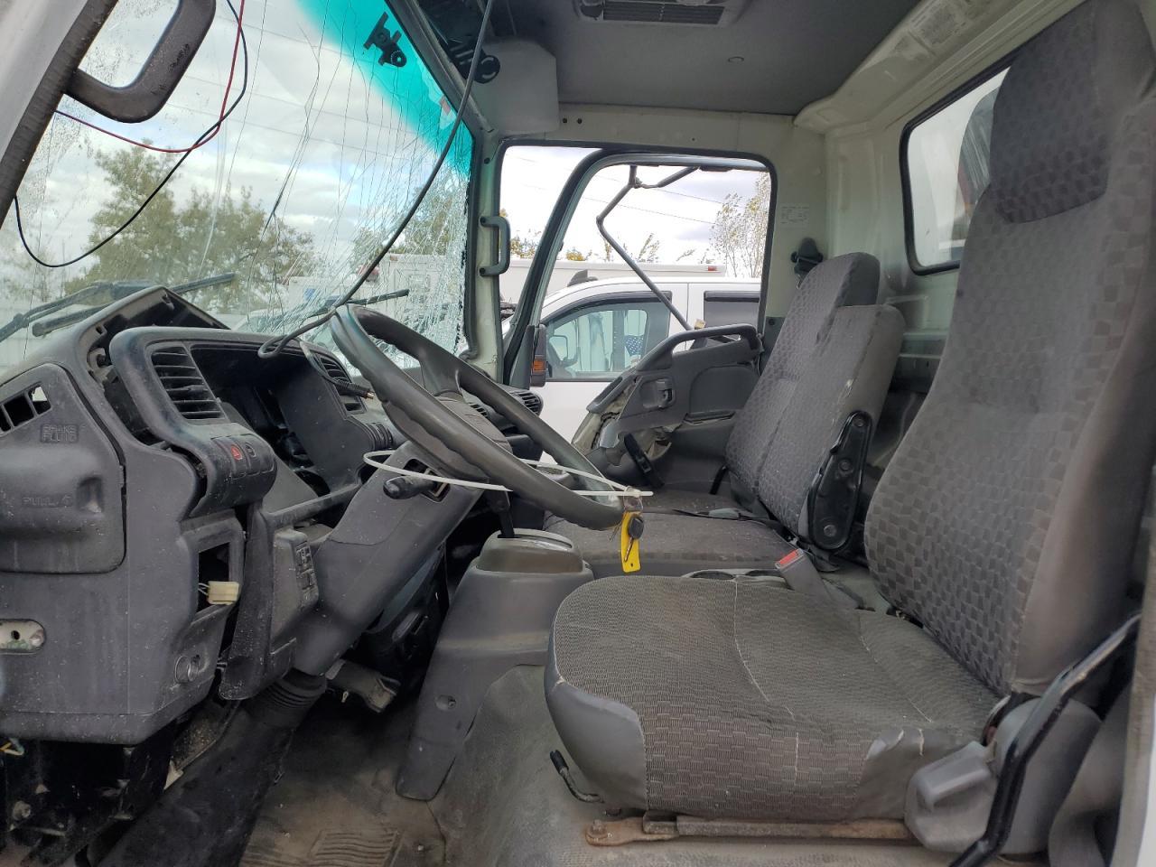 2007 Isuzu Npr Utility / Service Truck - Image 7