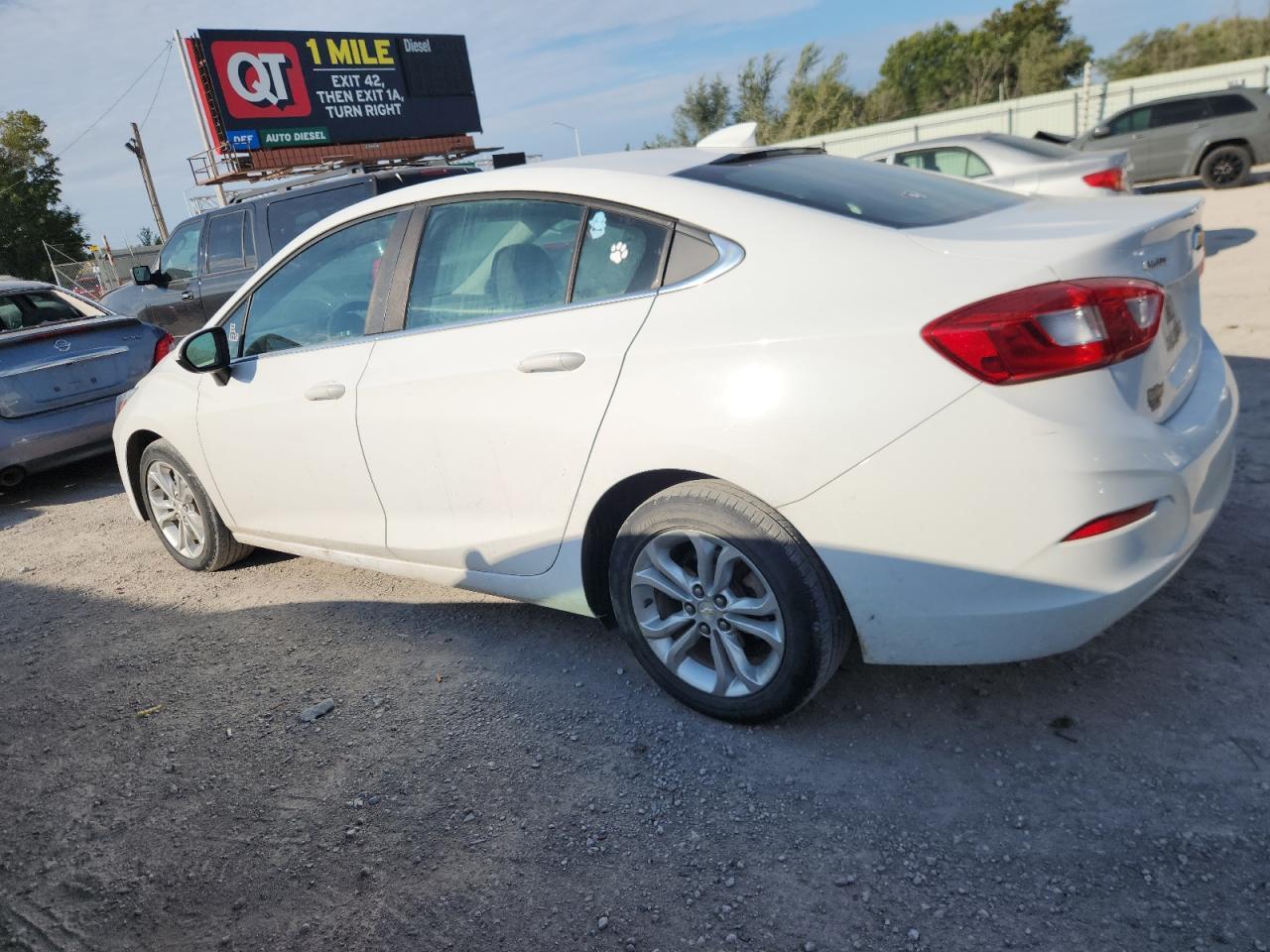 2019 Chevrolet Cruze Lt - Image 2