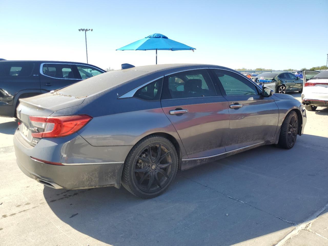 2018 Honda Accord Touring - Image 3