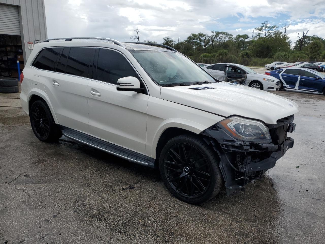 2015 Mercedes-Benz Gl 550 4Matic - Image 4