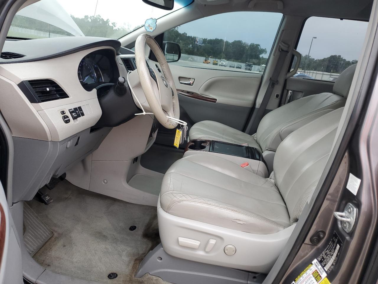 2014 Toyota Sienna Xle - Фото 7