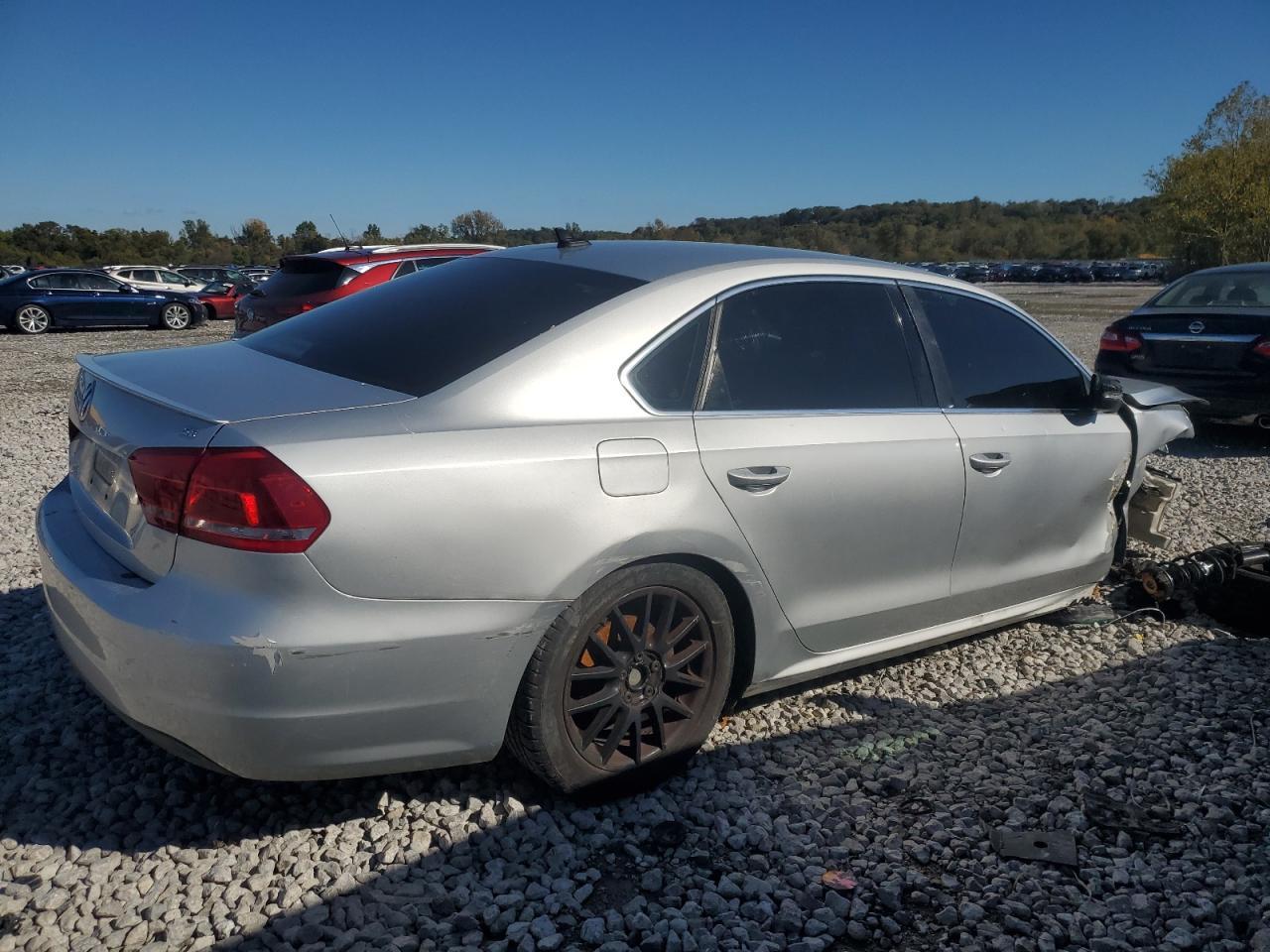 2013 Volkswagen Passat Se - Фото 3