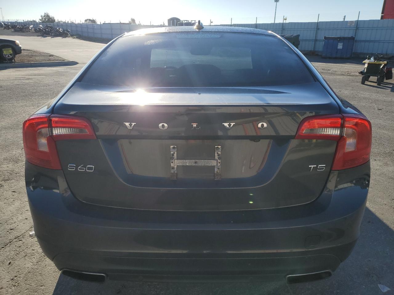 2015 Volvo S60 Platinum - Image 6