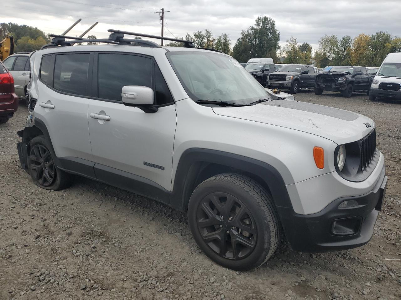 2017 Jeep Renegade Latitude - Image 4