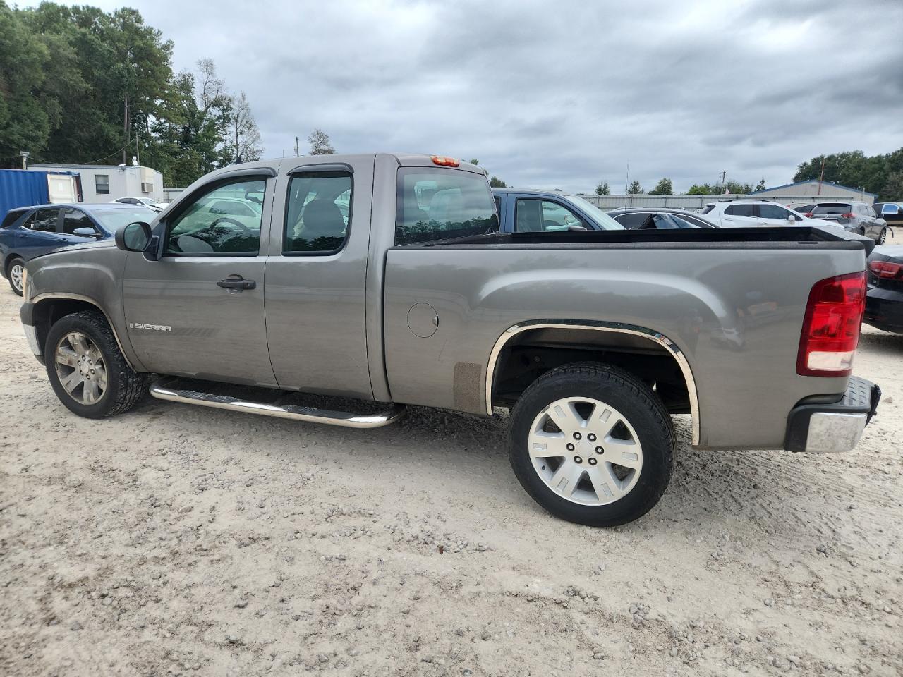 2008 GMC Sierra C1500 - Image 2