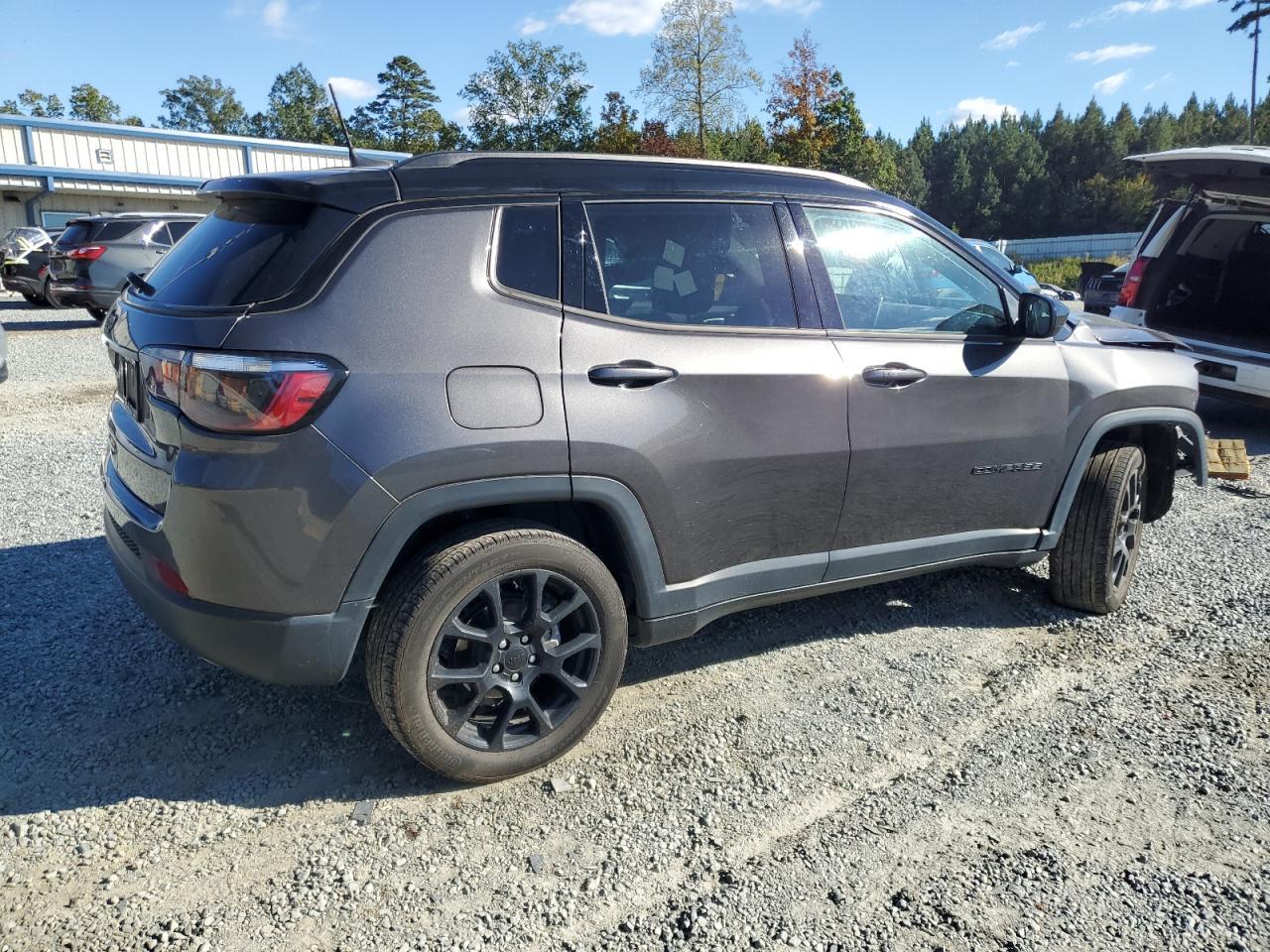2022 Jeep Compass Latitude - Image 3