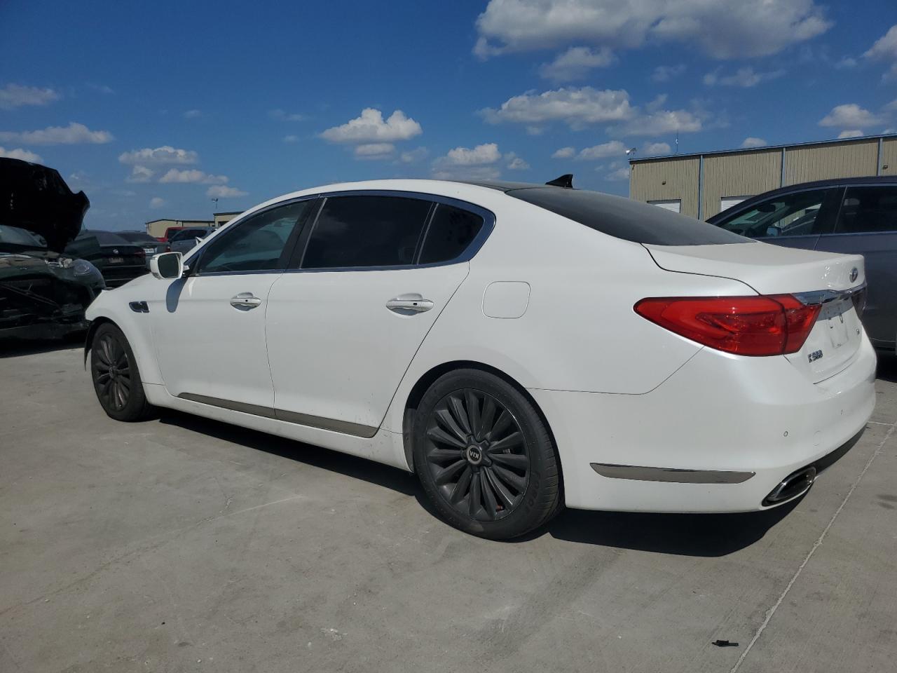 2015 Kia K900 - Image 2