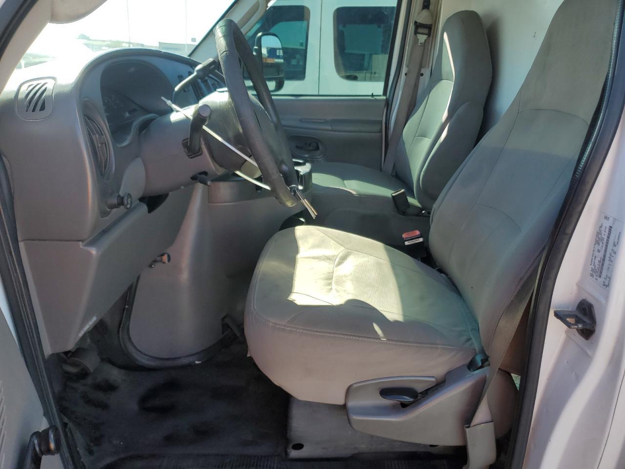 2006 Ford Econoline E450 Super Duty Cutaway Van - Фото 7