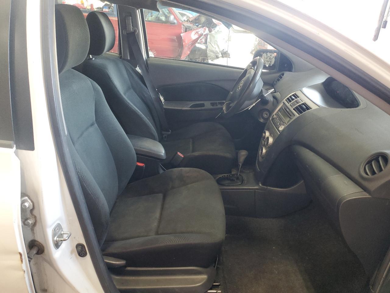 2012 Toyota Yaris - Image 7
