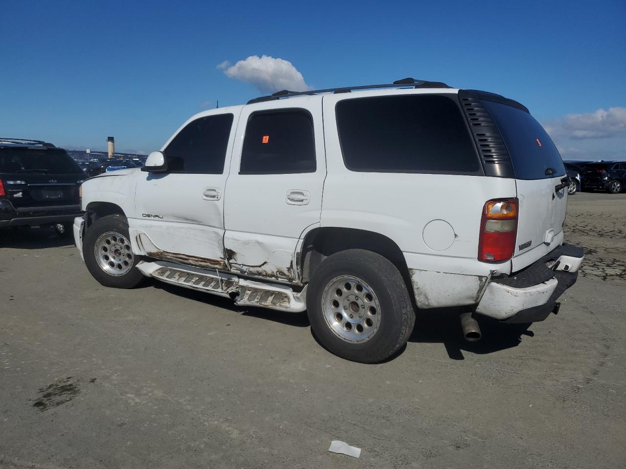 2003 GMC Yukon Denali - Фото 2