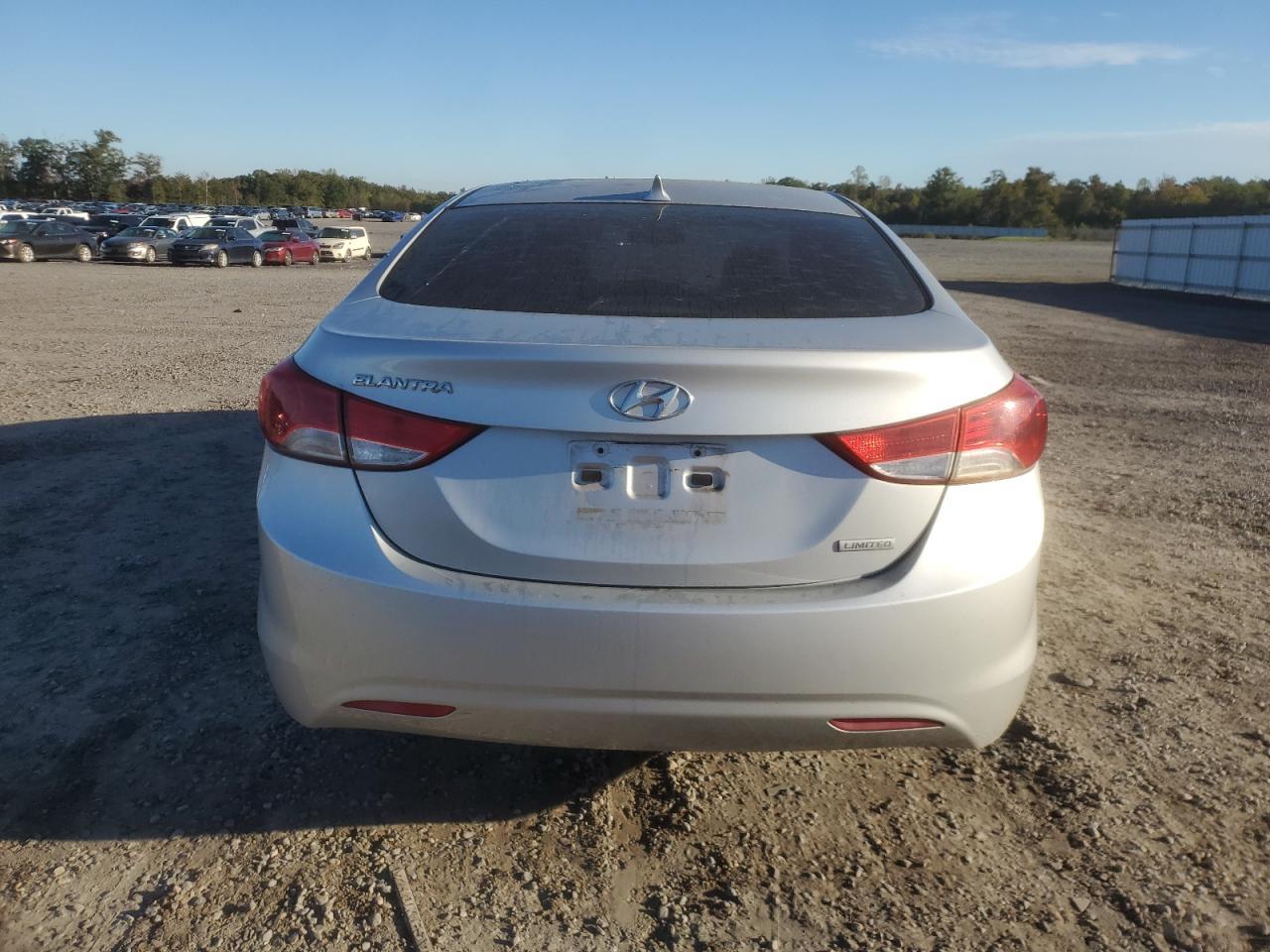 2012 Hyundai Elantra - Image 6