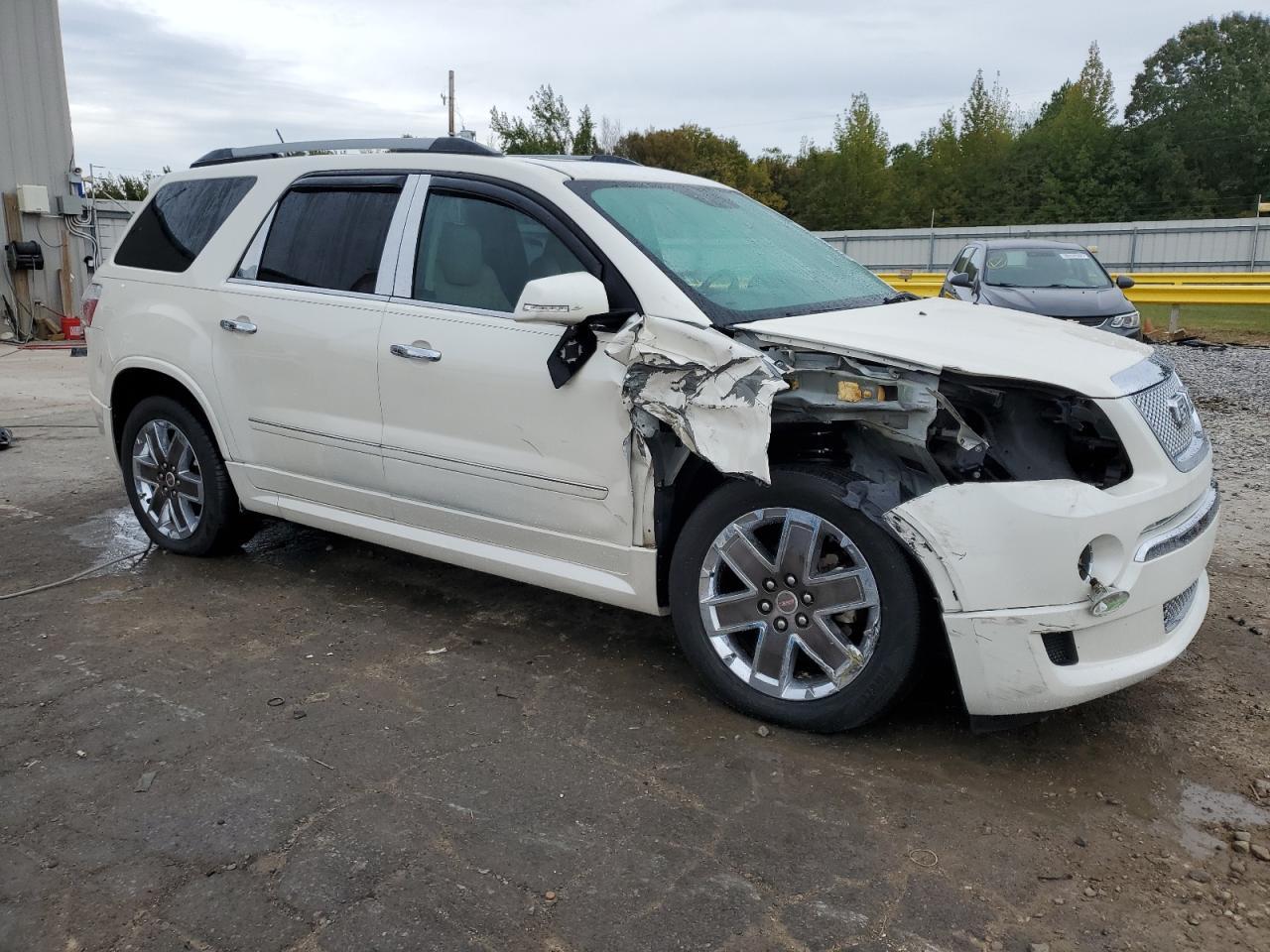 2011 GMC Acadia Denali - Image 4