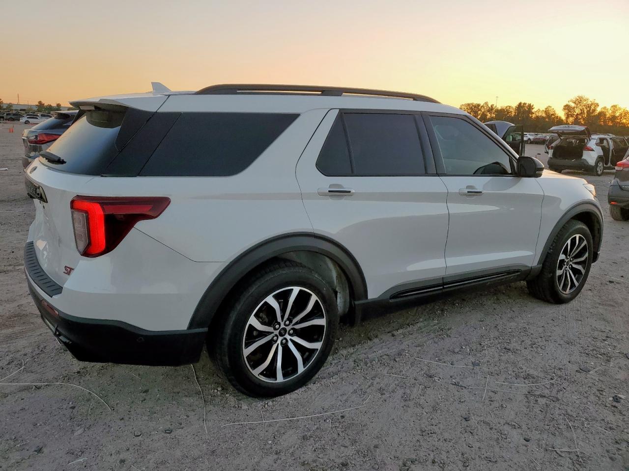 2021 Ford Explorer St - Image 3