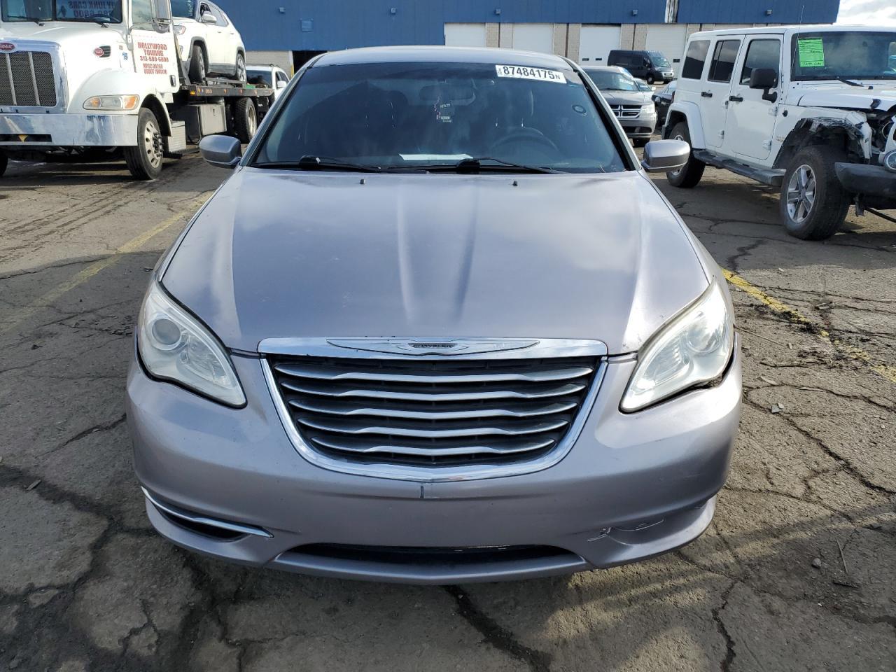 2014 Chrysler 200 Lx - Фото 5
