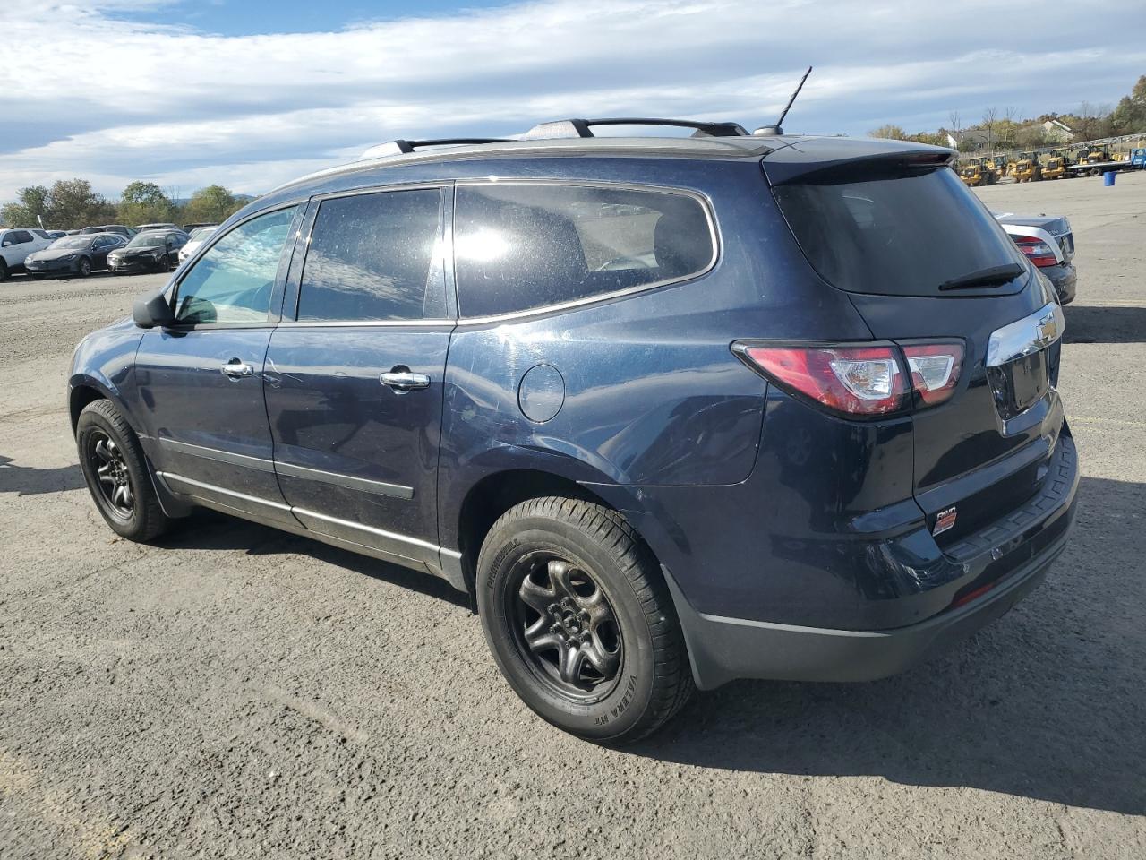 2015 Chevrolet Traverse Ls - Фото 2
