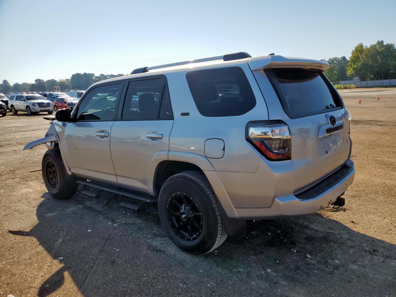 2022 Toyota 4Runner Sr5 - Image 2