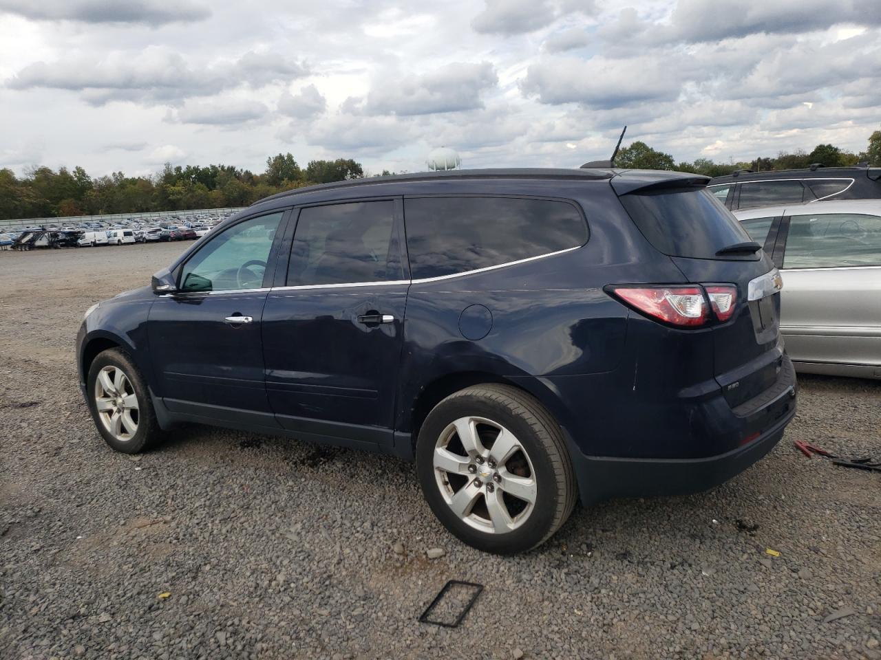 2016 Chevrolet Traverse Lt - Image 2