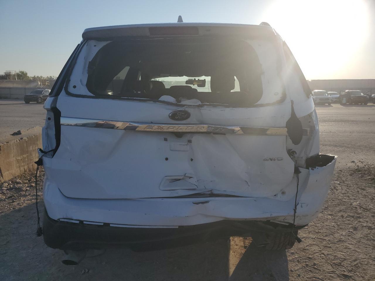 2016 Ford Explorer - Фото 6