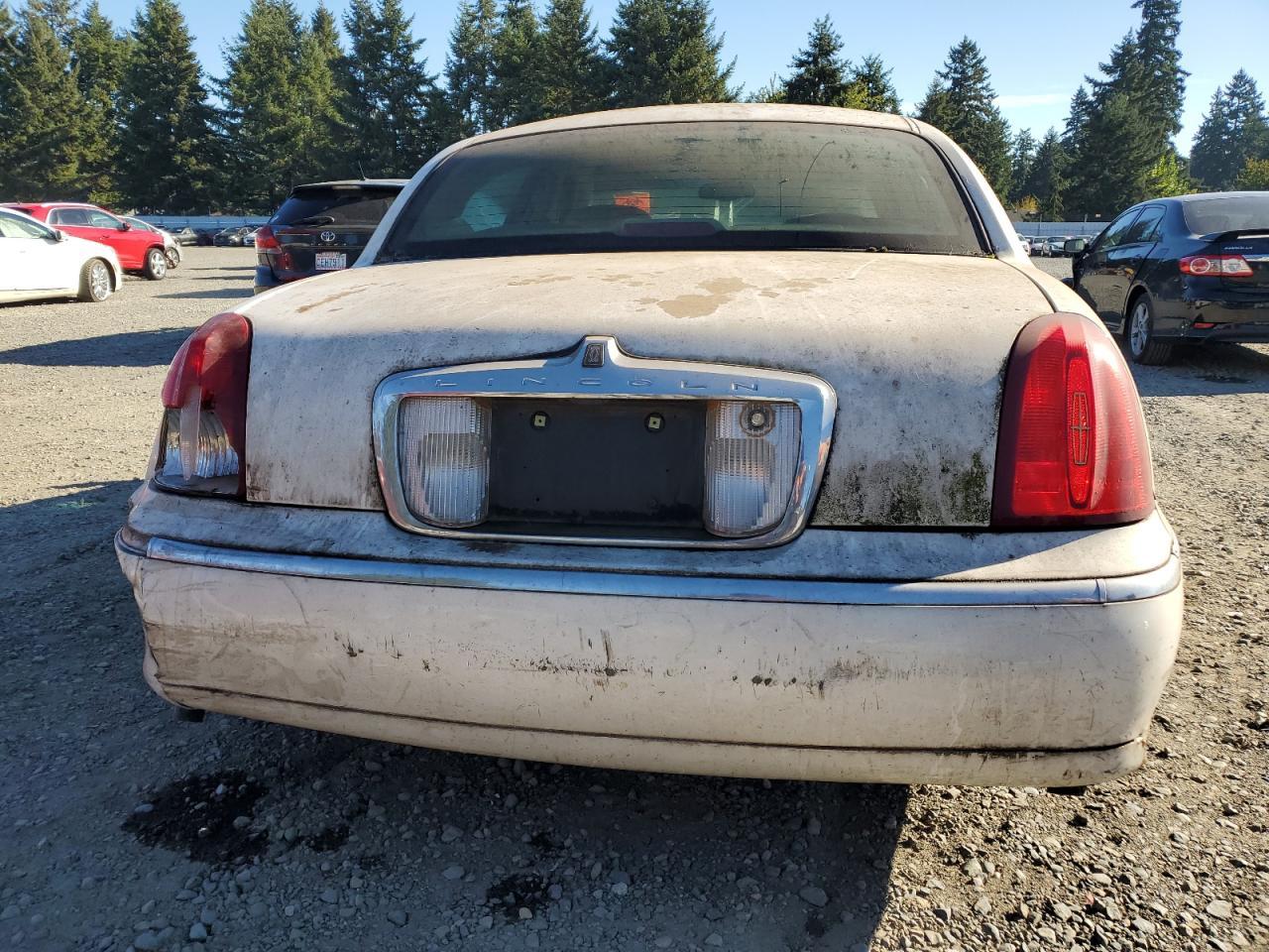 2001 Lincoln Town Car Cartier - Image 6