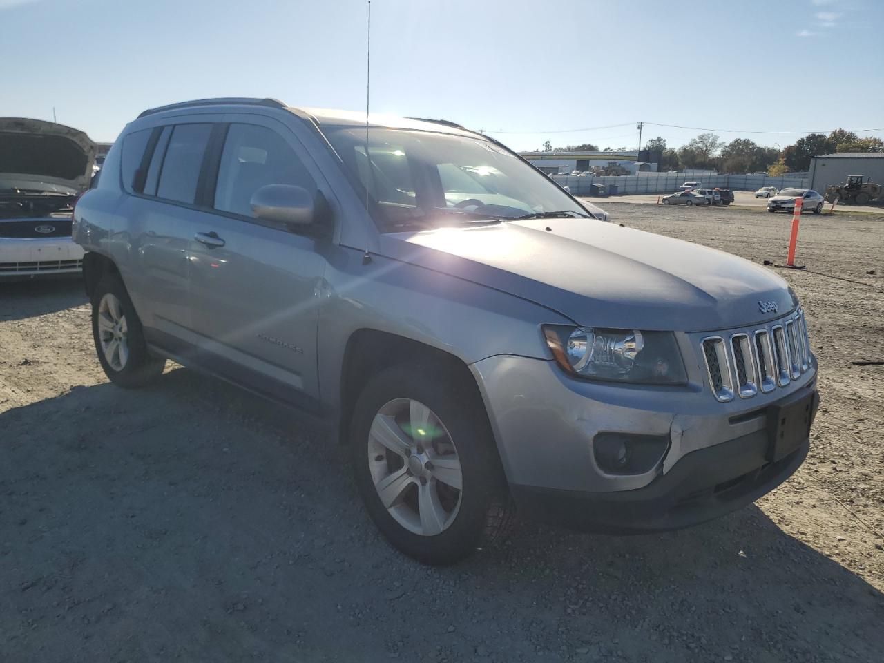 2016 Jeep Compass Latitude - Image 4